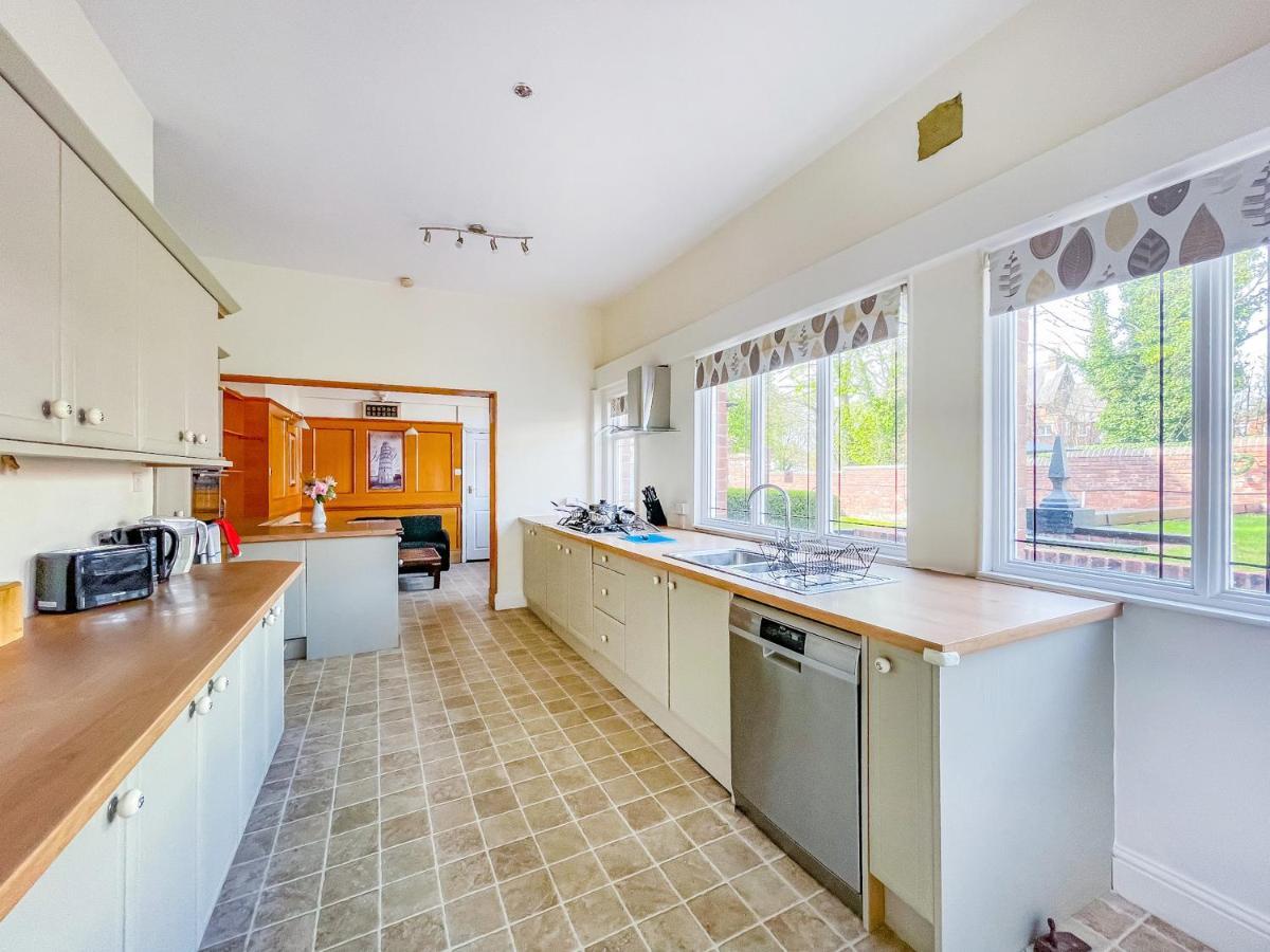 *Re9Bc* For Your Most Relaxed & Cosy Stay + Free Parking + Free Fast Wifi * Leeds  Exterior photo
