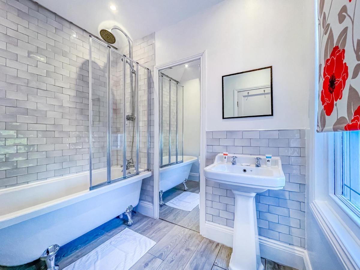 *Re9Bc* For Your Most Relaxed & Cosy Stay + Free Parking + Free Fast Wifi * Leeds  Exterior photo